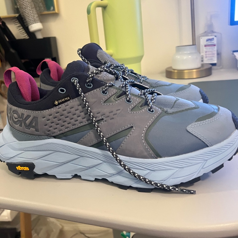 Hoka Anacapa Gortex low top women's shoes.
BRAND NEW / NEVER WORN